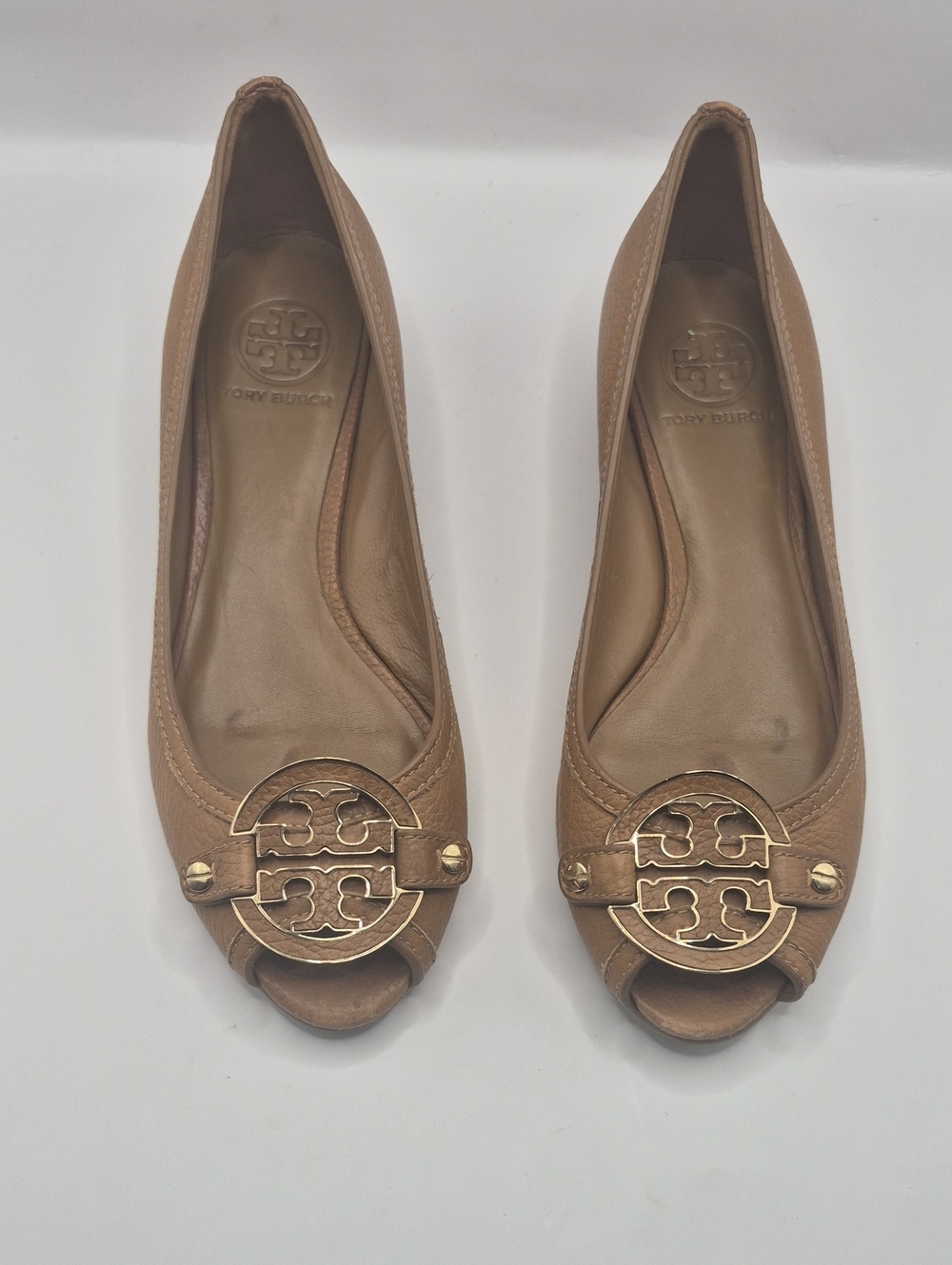 Tory Burch Tan Leather Peep-Toe Flats with Gold Logo Medallion Sz 8 (NEED WORK)